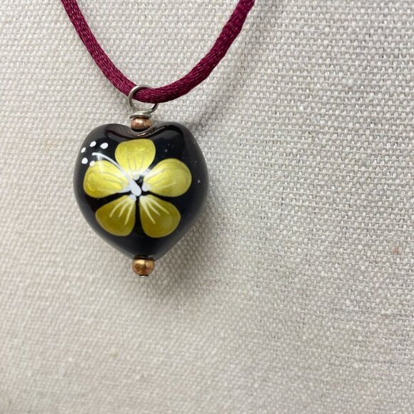 Hawaiian Kukai Nut Necklace Handpainted Black Floral Adjustable - Picture 3 of 9